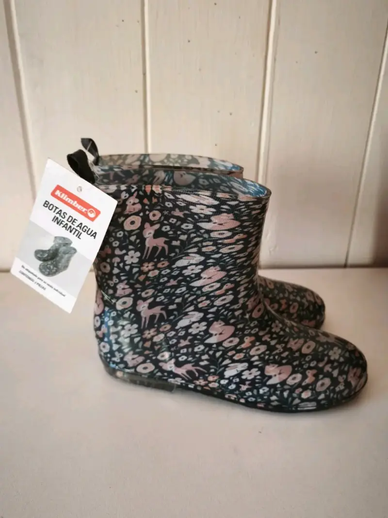 Botas de lluvia infantiles con diseño floral - 2