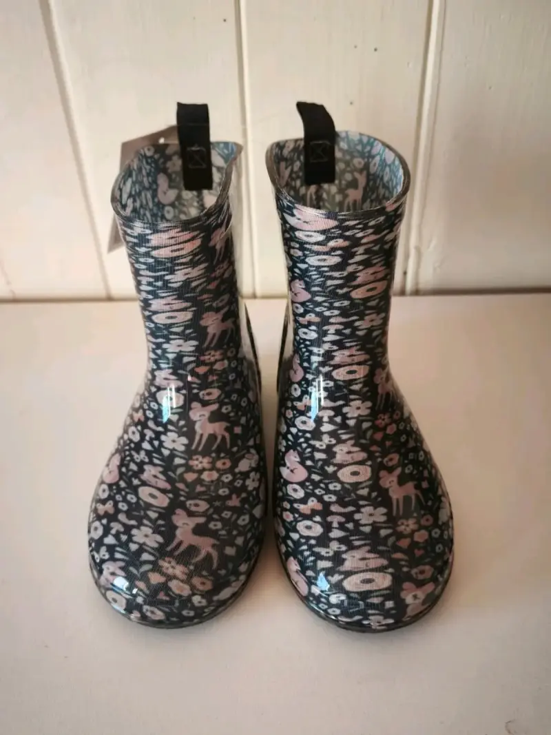 Botas de lluvia infantiles con diseño floral - 3