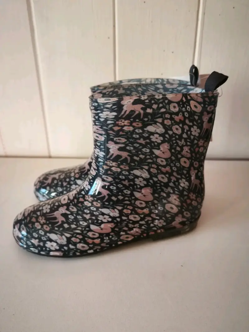 Botas de lluvia infantiles con diseño floral - 4