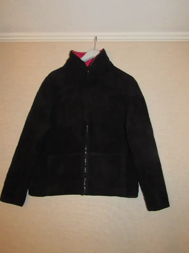 Chaqueta polar negra para