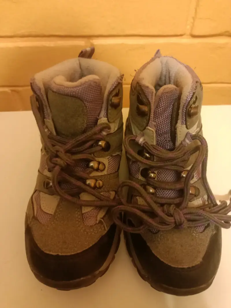 Zapatillas para niños color beige y mor - 1