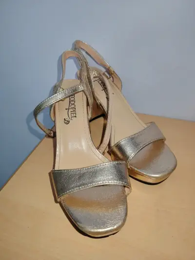 Sandalias doradas de tacón alto 36 - miniatura 2
