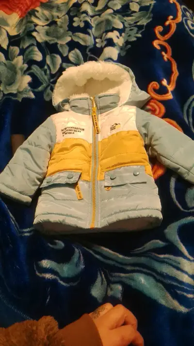 Chaqueta de invierno con capucha y polar - miniatura 1