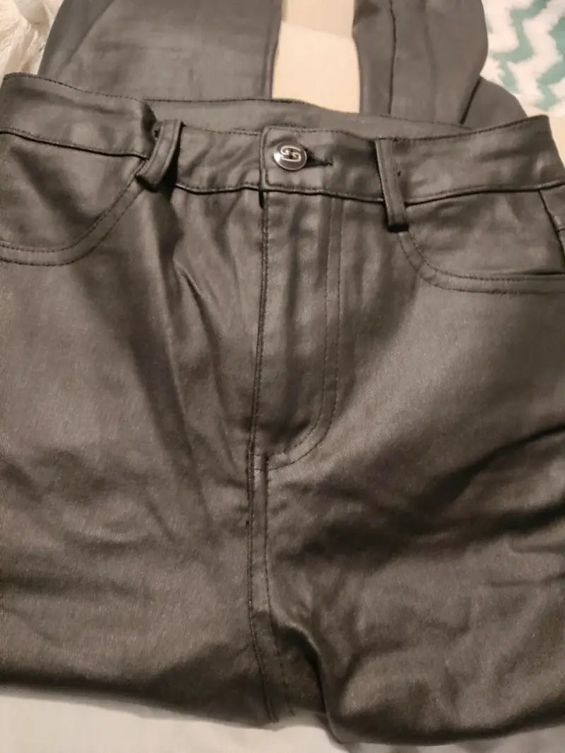 Pantalones ecocuero skinny negro para mujer - 1