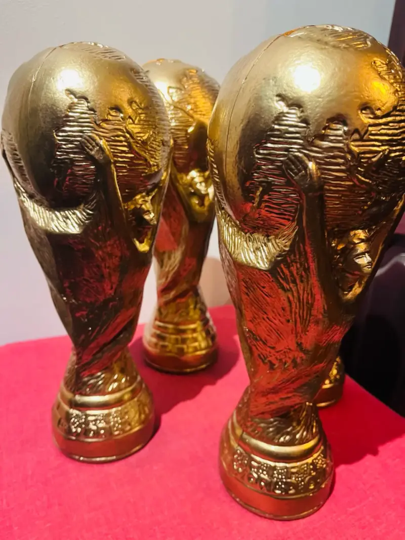Alcancia replica trofeo Copa Mundial FIFA dorado - 2