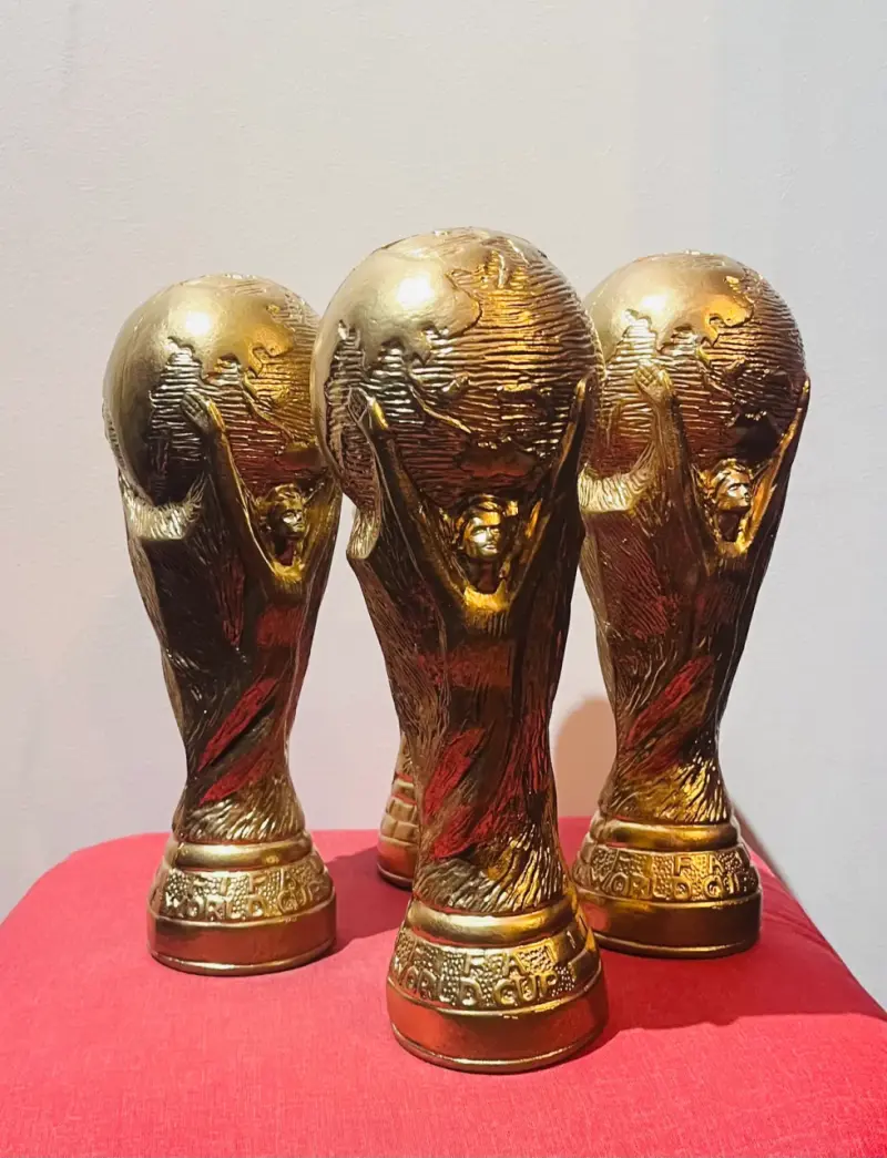 Alcancia replica trofeo Copa Mundial FIFA dorado - 4