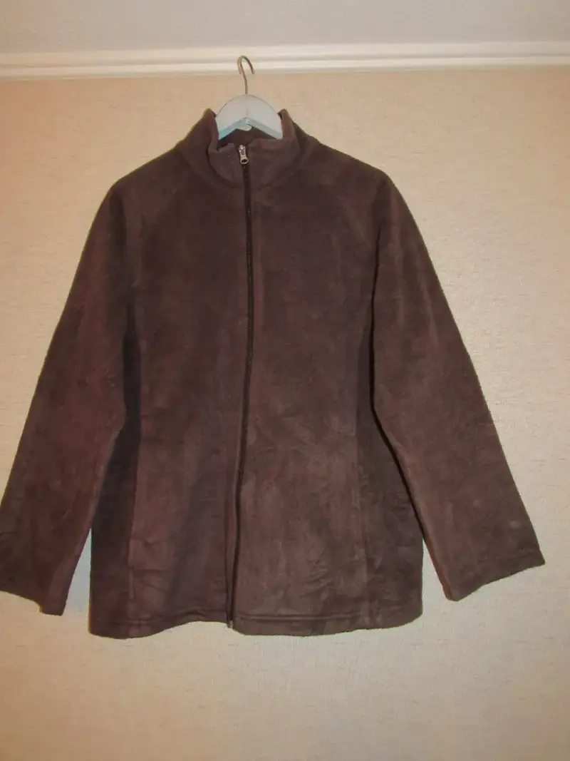 poleron polar marrón hombre con cierre
