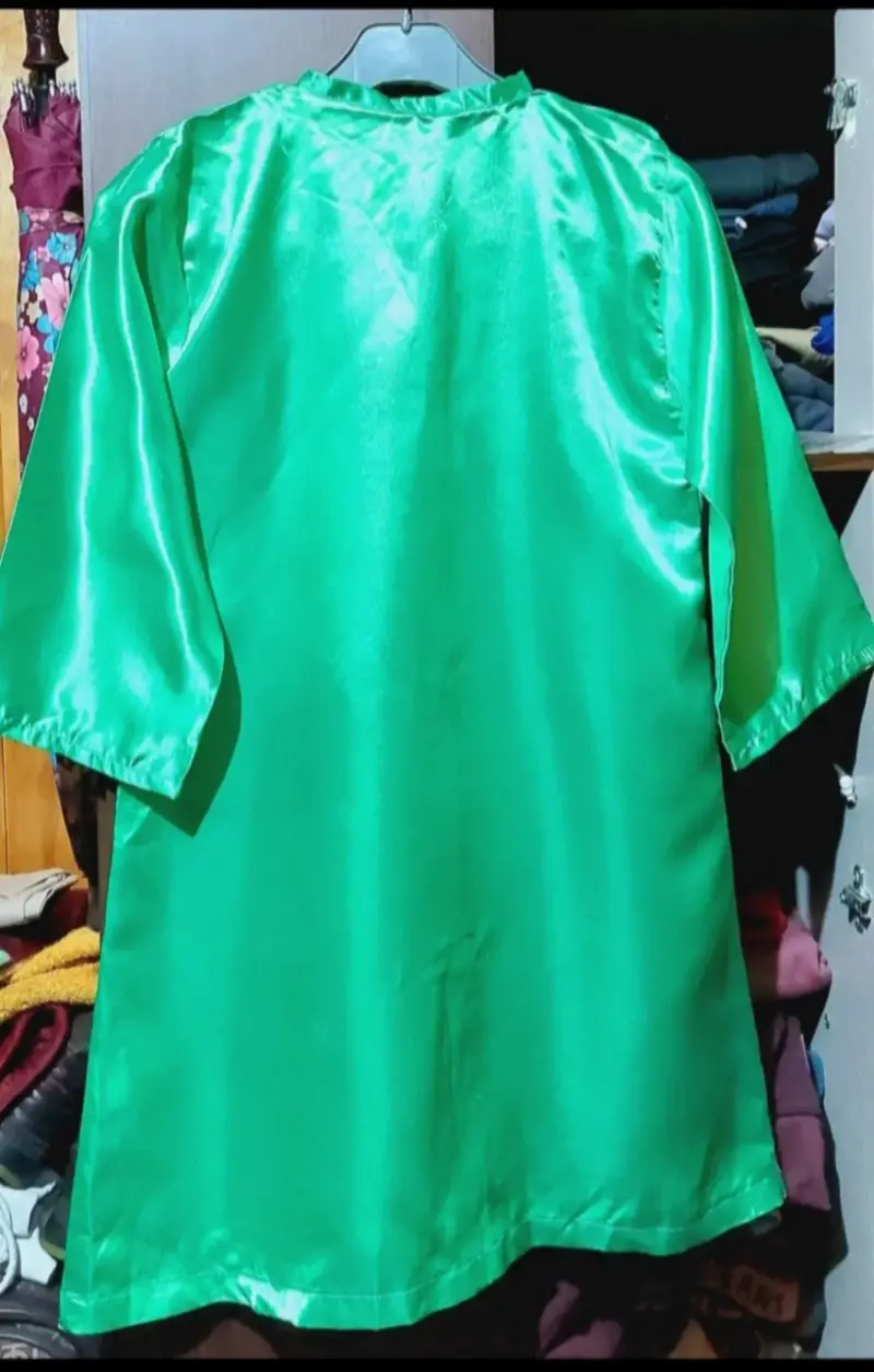 Tunica de raso color verde talla 10-12 aproximadam