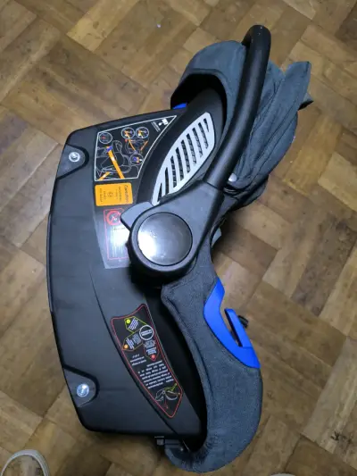 Silla de auto para bebé marca Carestino - miniatura 2