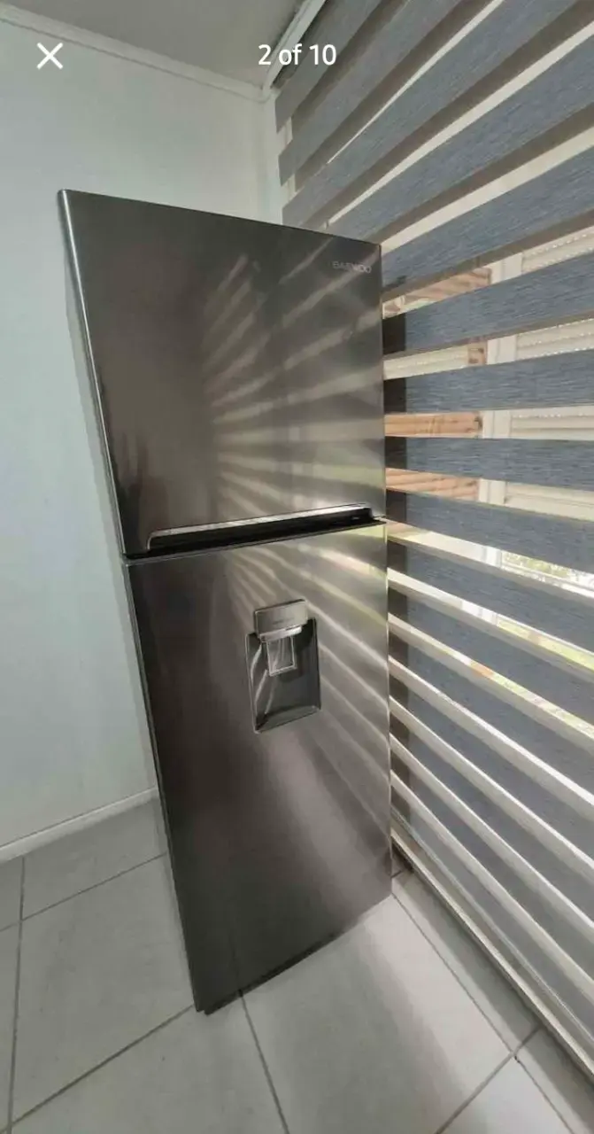 Refrigerador Samsung con dispensador de agua - 2
