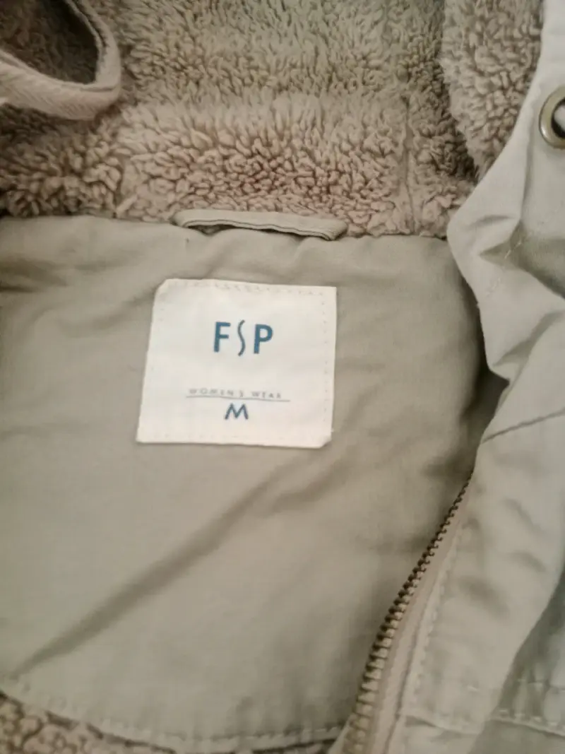 Parka beige con capucha y detalles étnicos - 2