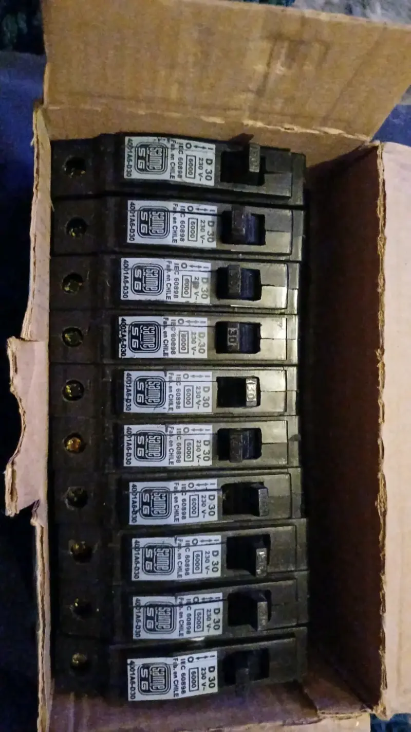 Interruptores automáticos Soprano SG 30A - 1