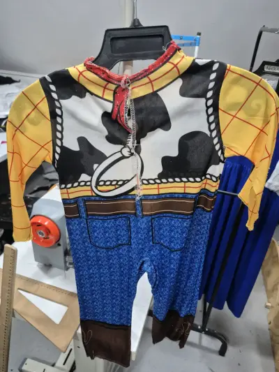 Disfraz infantil de vaquero estilo Woody talla 2 - miniatura 2