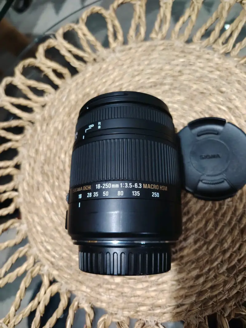 Sigma 18-250mm f/3.5-6.3 DC Macro HSM para Canon - 3