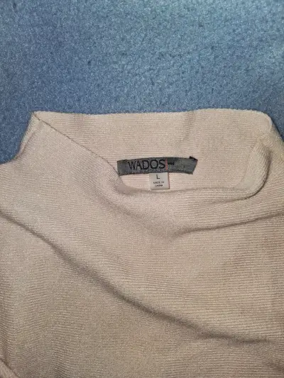 Suéter beige de cuello alto para mujer - miniatura 3