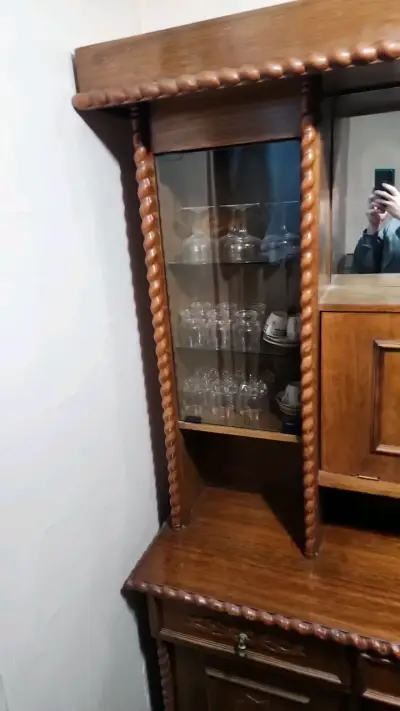 Vitrina de madera con diseño clásico - miniatura 5