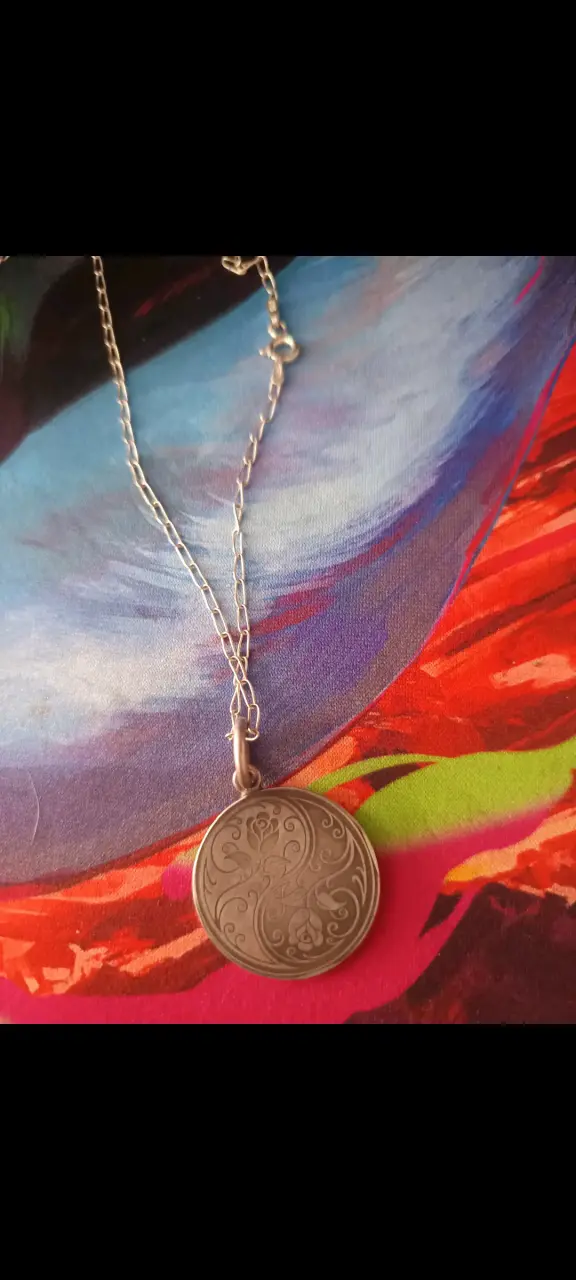 Colgante de plata con ying-yang floral