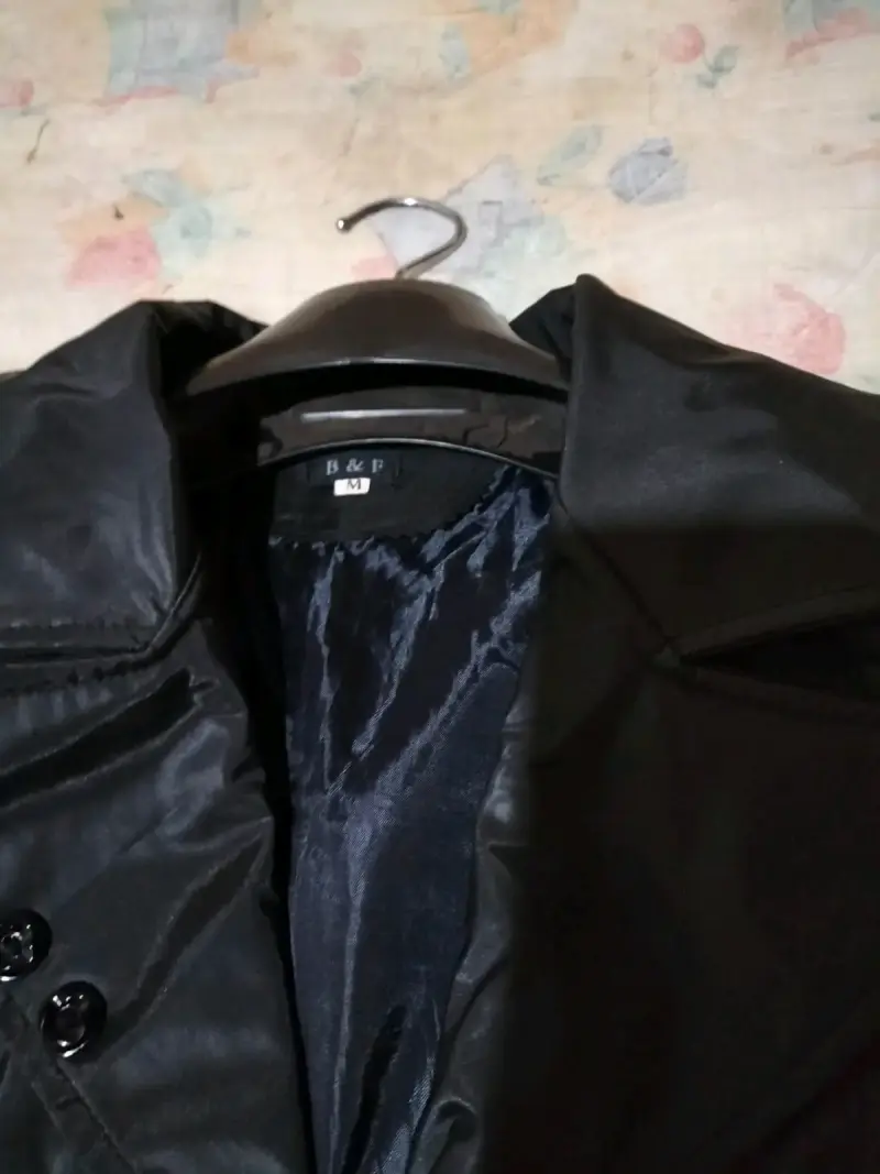 Abrigo negro con cinturón para mujer - 2