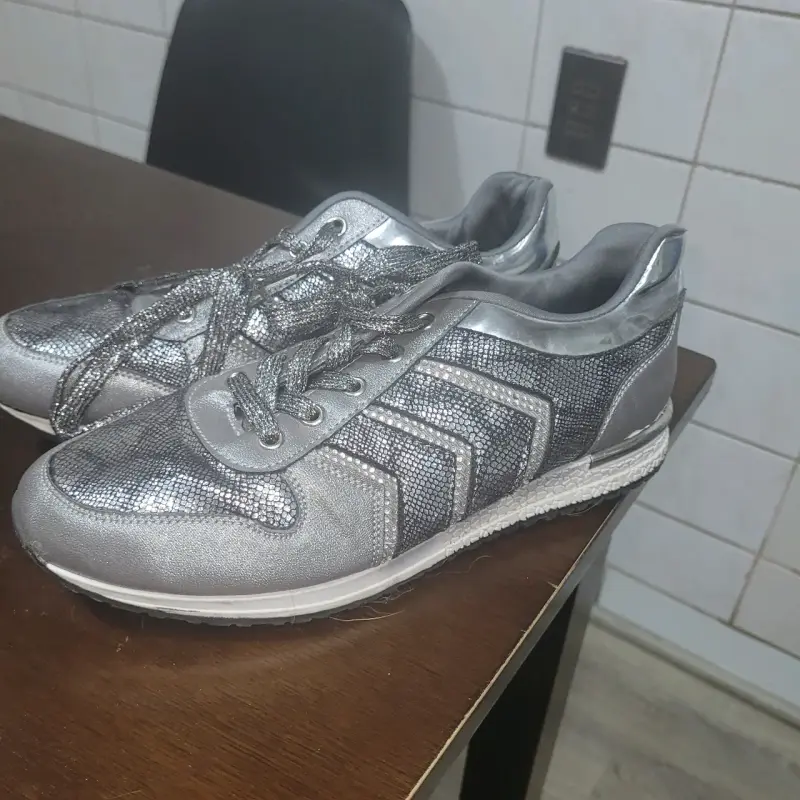 Zapatillas  plateadas con brillo planas - 2