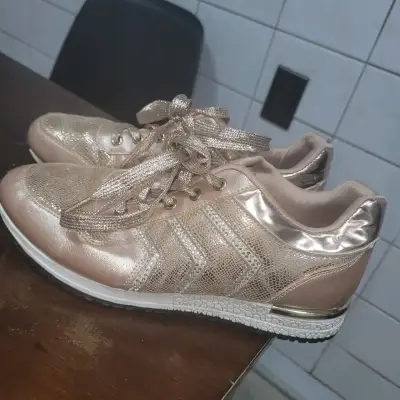 Zapatillas doradas con detalles brillantes planas - miniatura 1
