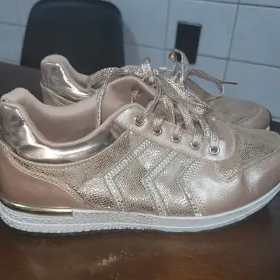 Zapatillas doradas con detalles brillantes planas - miniatura 3