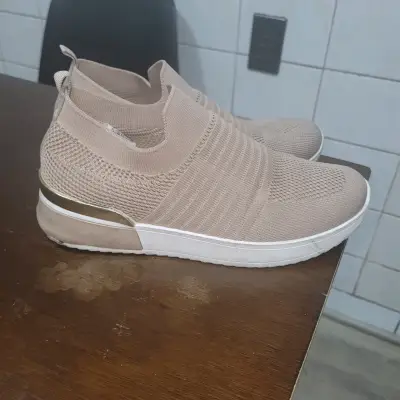 Zapatillas  beige con diseño tejido - miniatura 1