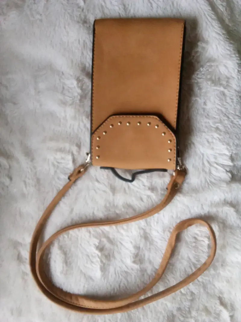 Cartera bandolera marrón con tachas - 1