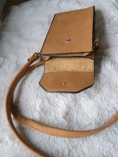Cartera bandolera marrón con tachas - miniatura 3