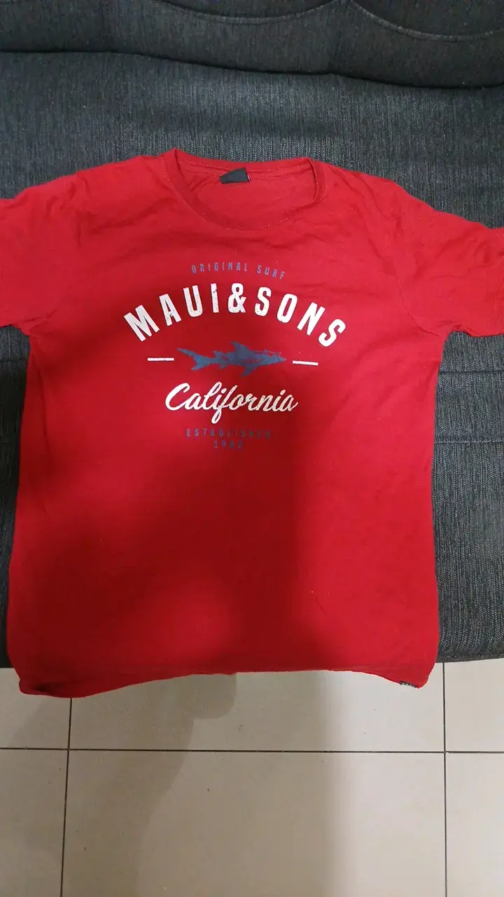 Polera roja Maui & Sons California