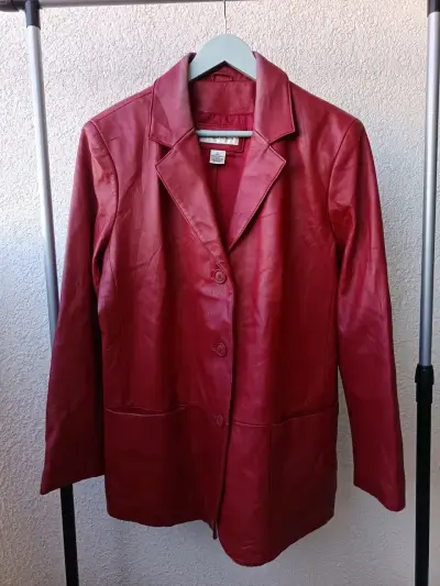 Chaqueta de cuero roja para mujer - miniatura 1