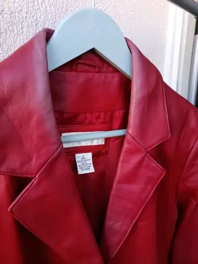 Chaqueta de cuero roja para mujer - miniatura 4