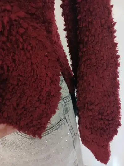 Suéter burdeos de lana para mujer - miniatura 3