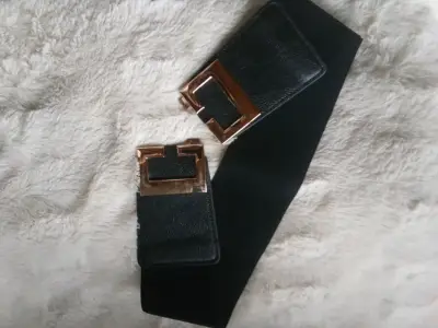 Cinturón elástico negro con hebilla dorada - miniatura 1