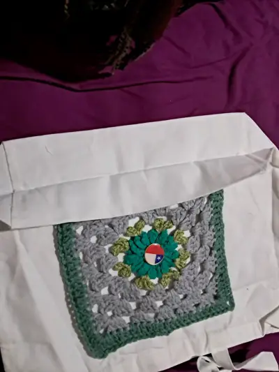 Bolso ĹÓNÁ tejido a crochet con diseño chileno - miniatura 2