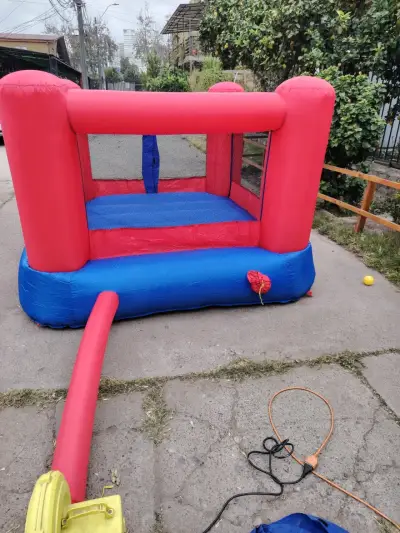 Castillo inflable para niños rojo y azul - miniatura 1
