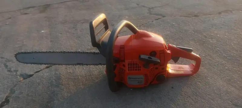 Motosierra Husqvarna naranja semi- nueva - 2