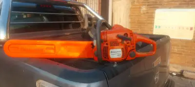 Motosierra Husqvarna naranja semi- nueva - miniatura 3