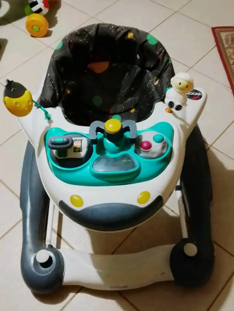 Andador para bebé con luces y juguetes - 1