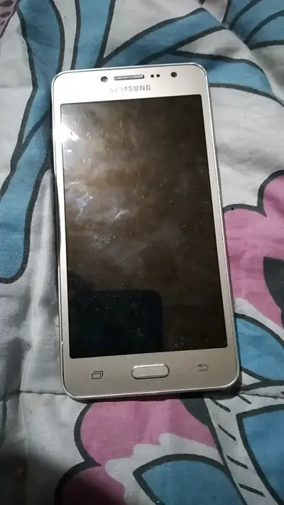 Smartphone Samsung Galaxy J5 usado - miniatura 1