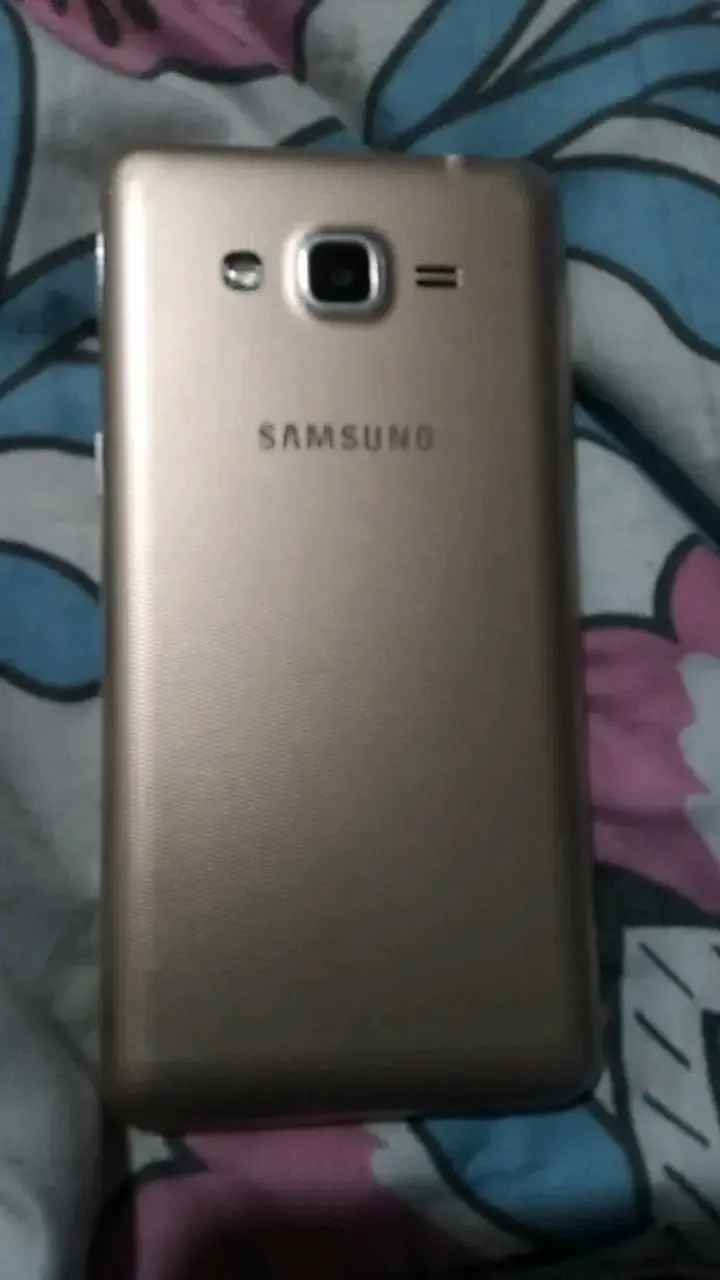 Smartphone Samsung Galaxy J5 usado - 2