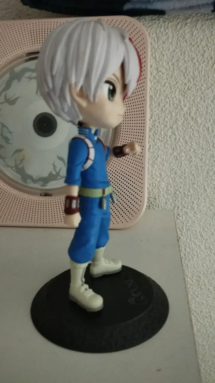 Figura de todoroki con base sin caja - 4