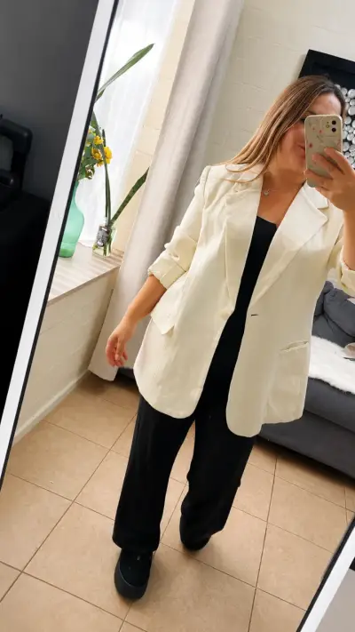 Blazer blanco elegante para mujer - miniatura 2