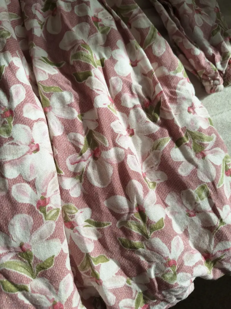 Vestido infantil floral rosa con volantes - 2