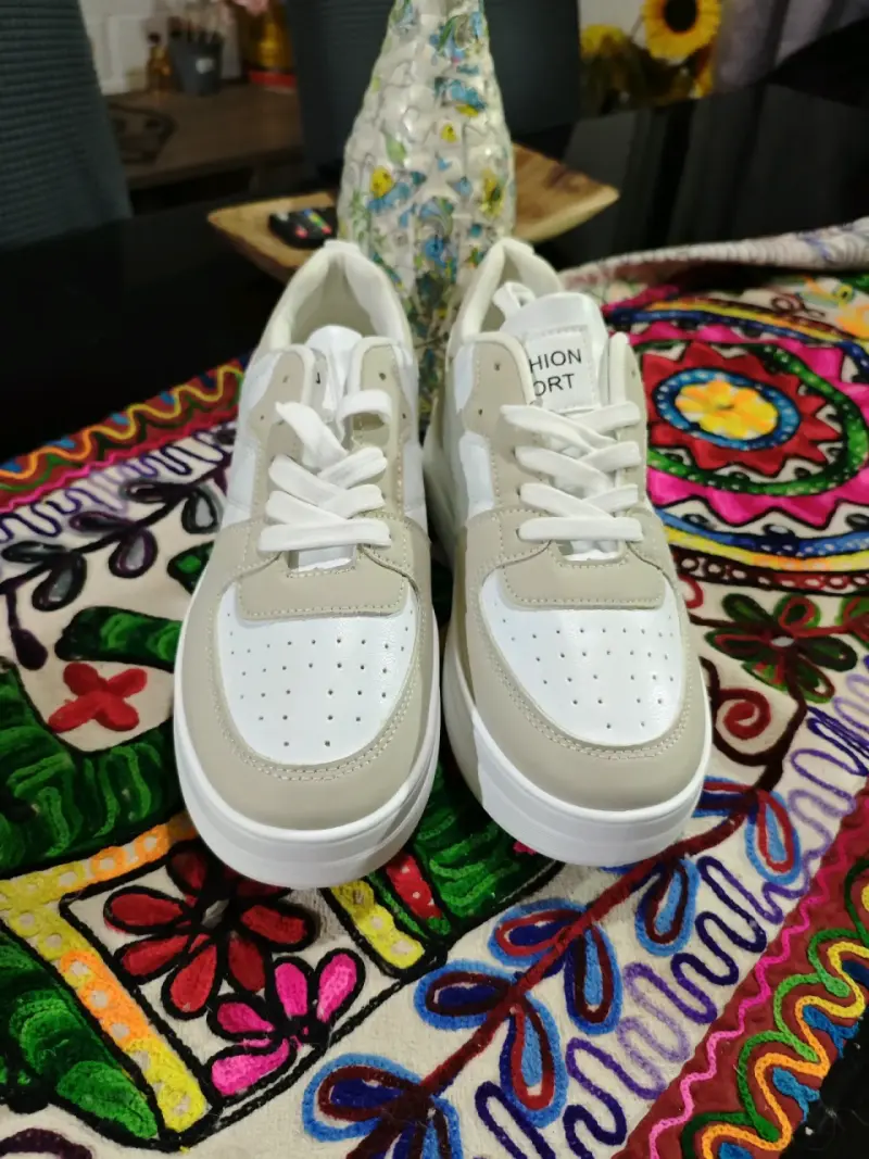 Zapatillas deportivas blancas y beige - 3
