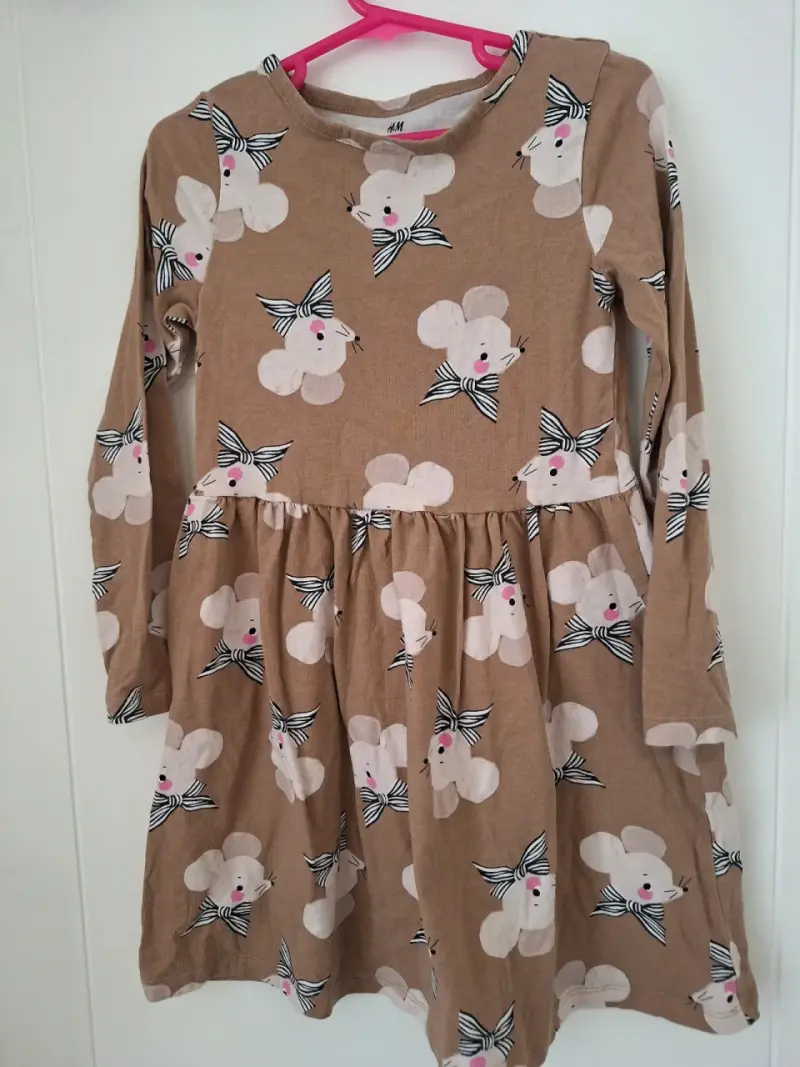 Vestido infantil H&M con estampado de ratones