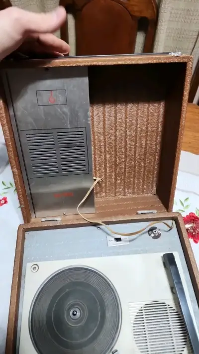 tocadiscos/radio portátil Sutton 4 - miniatura 4