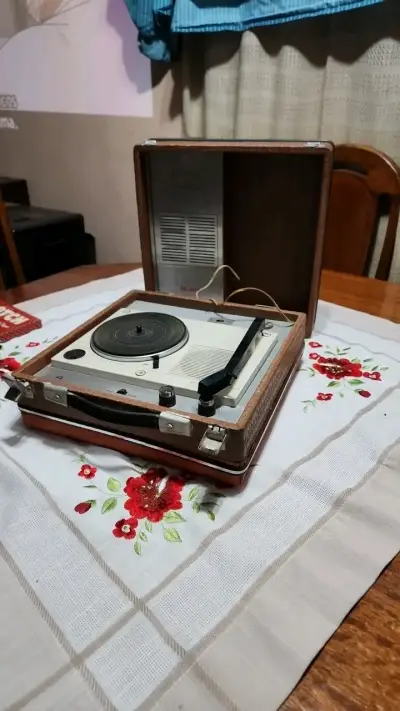 tocadiscos/radio portátil Sutton 4 - miniatura 5