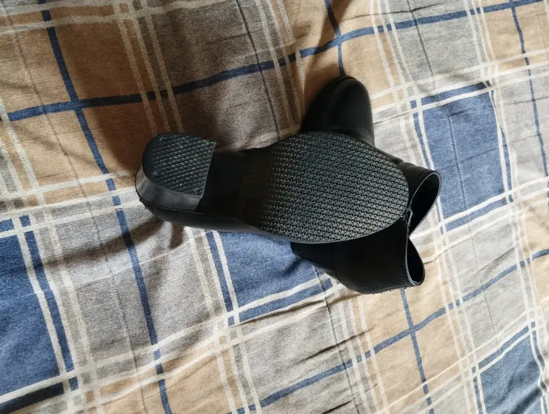 Botines negros con tachas para mujer - 3