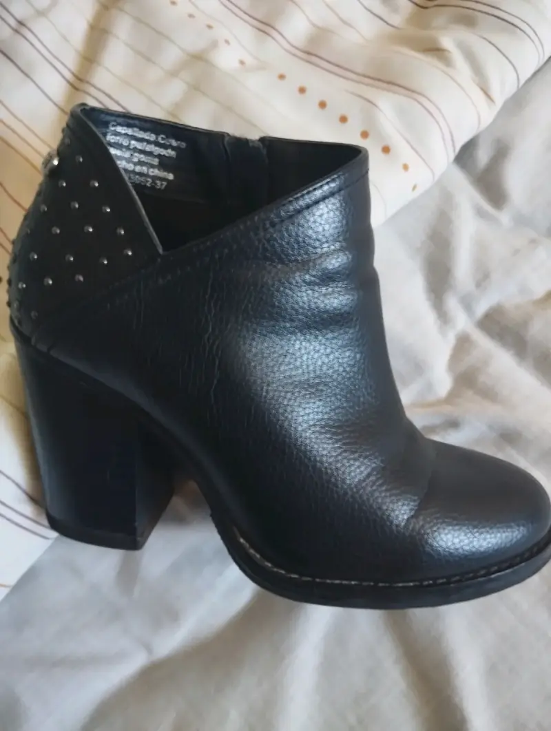 Botines negros con tachas para mujer - 4