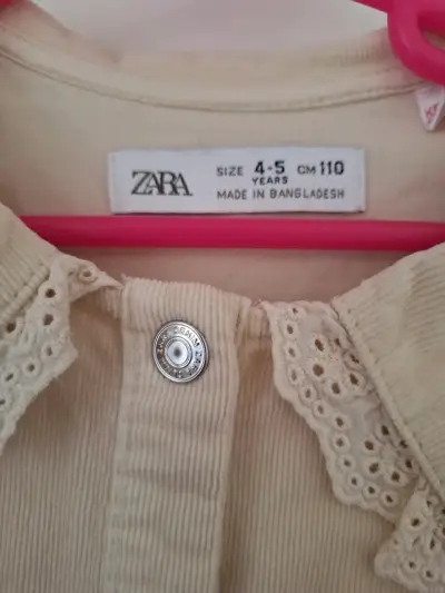 Vestido infantil beige Zara con cuello bordado - miniatura 2